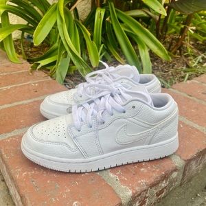 Nike Youth AIR JORDAN 1 “Triple White”